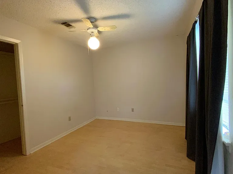 5027 Kleinway Dr — Photo 14