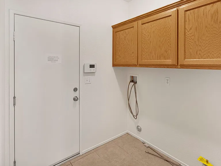 13085 Camden Ln — Photo 11