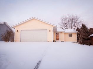 712 Marquette Dr SW, Poplar Grove, IL 61065