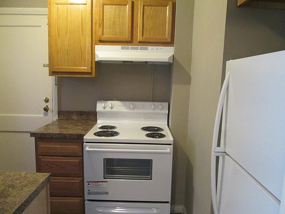 3rd image of 300 Mayfair Blvd APT A