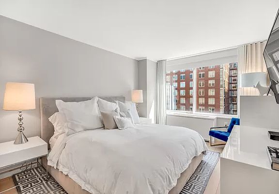 5th image of 212 Warren St APT 8R