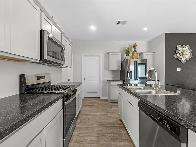 5455 Pinetree Crescent Ln — Photo 8