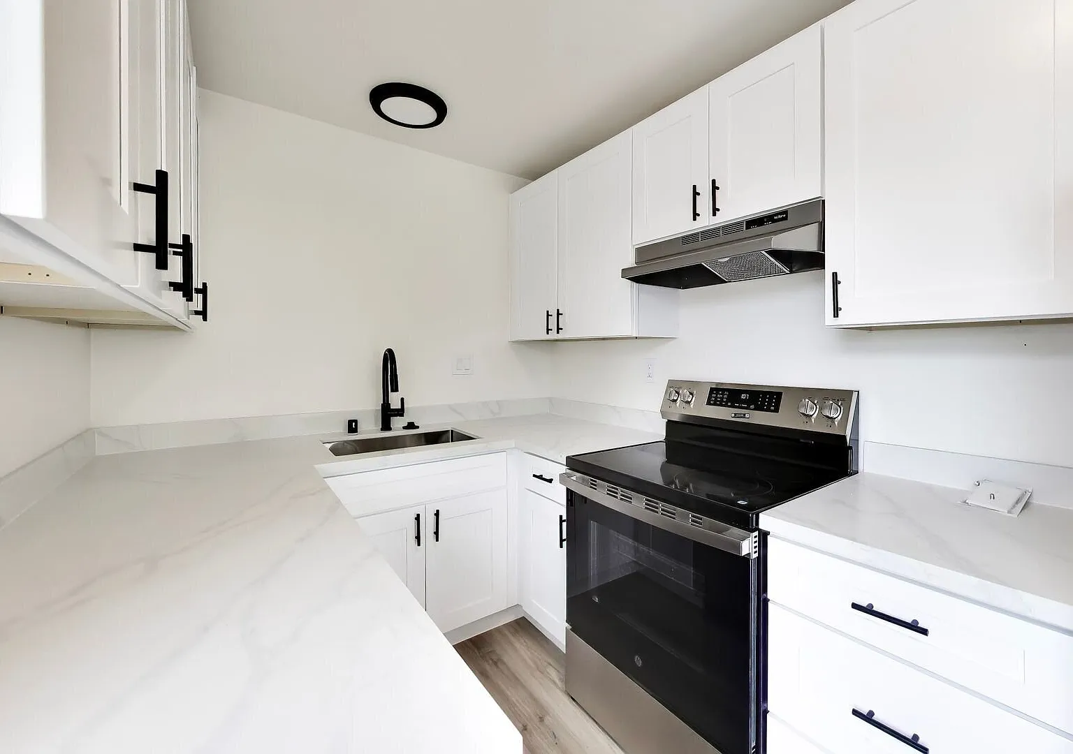 Fully Renovated, Immaculate One Bedroom in Quiet Community — Photo 1