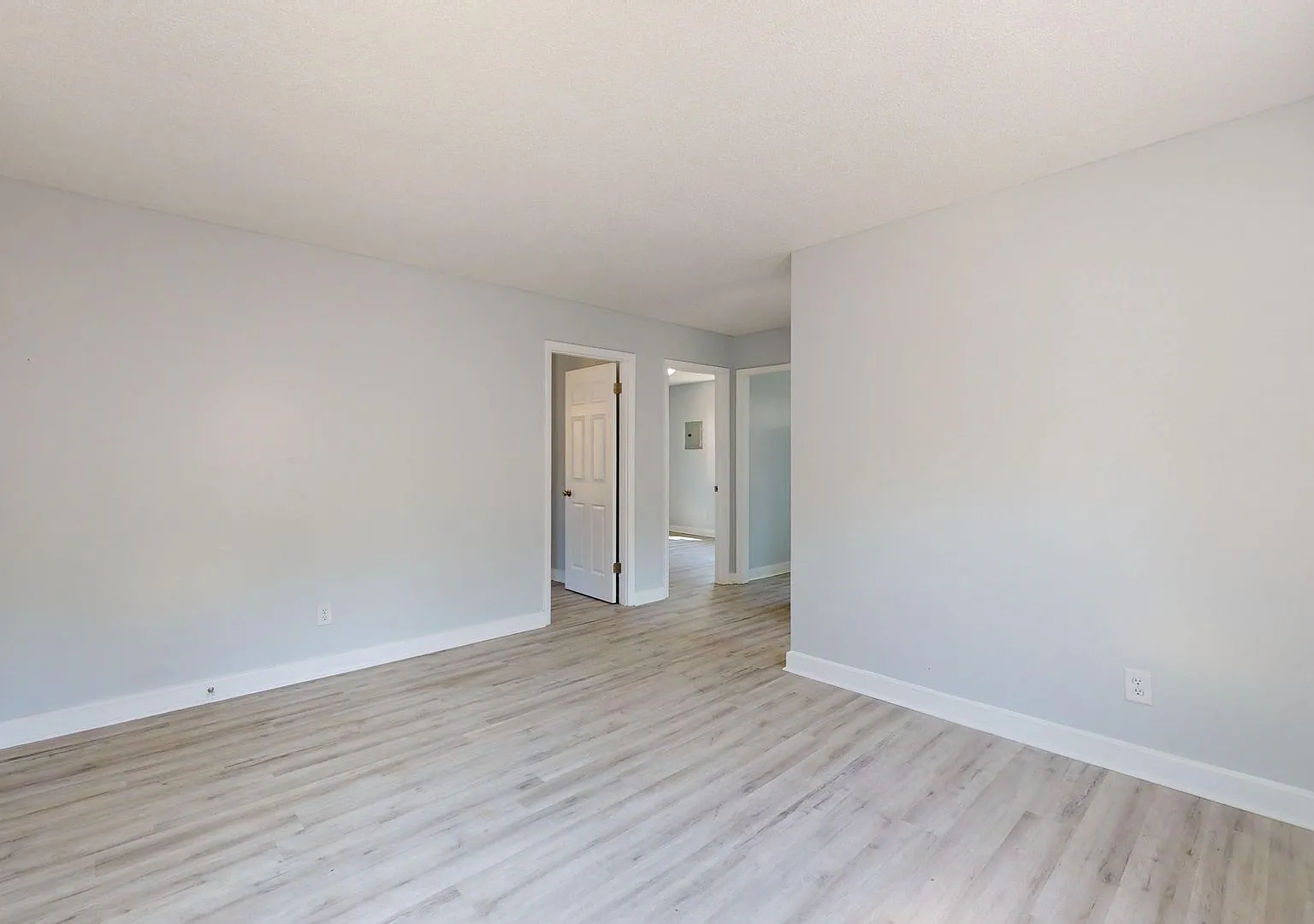 4552 Helena Street — Photo 4