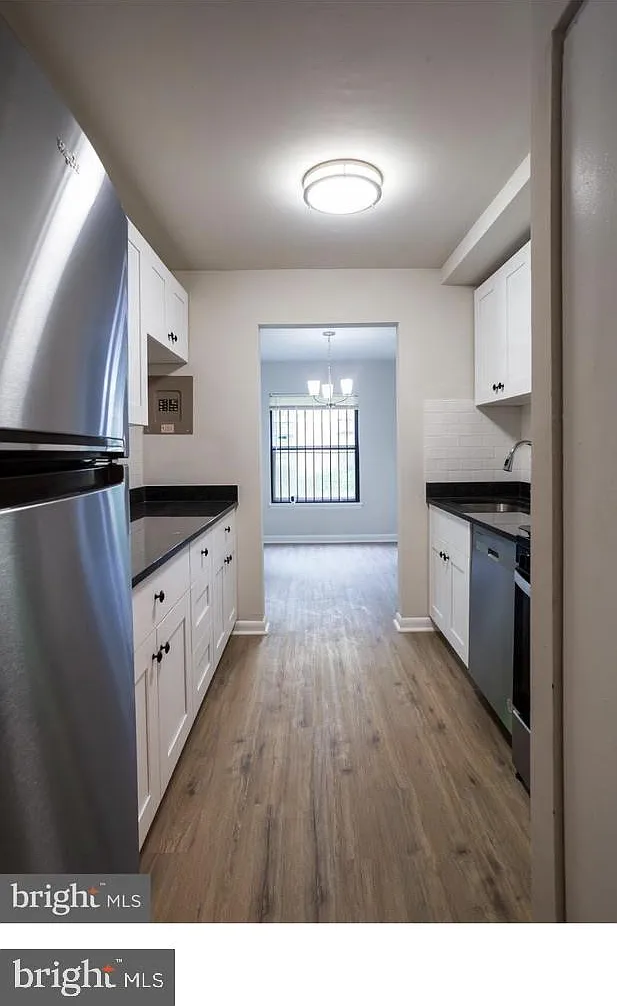 2 bed, 1.0 bath, 1018 sqft, $1,750 — Photo 3