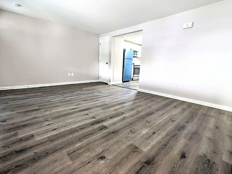 28 Wesley St — Photo 3