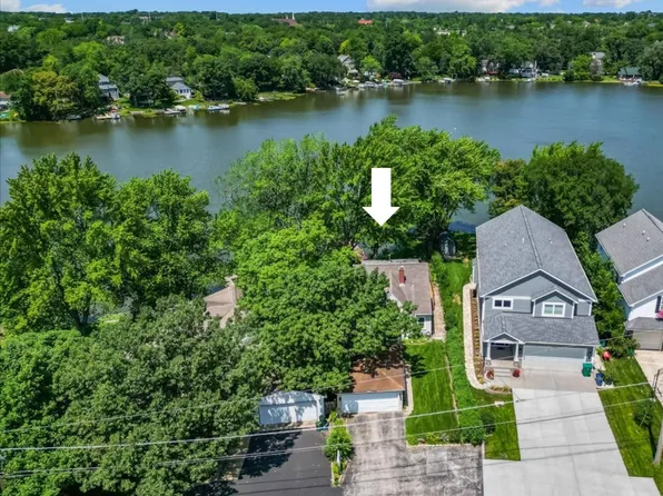 24060 N Lakeside Dr, Lake Zurich, IL 60047