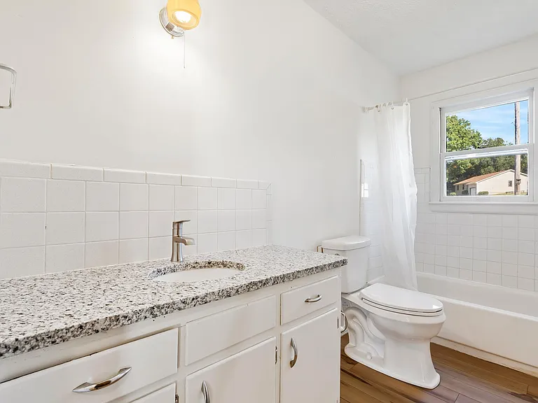 1415 W Inman Rd — Photo 11