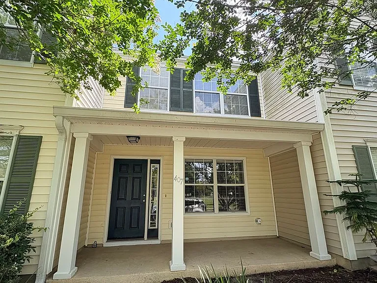 407 Lake Park Way — Photo 1