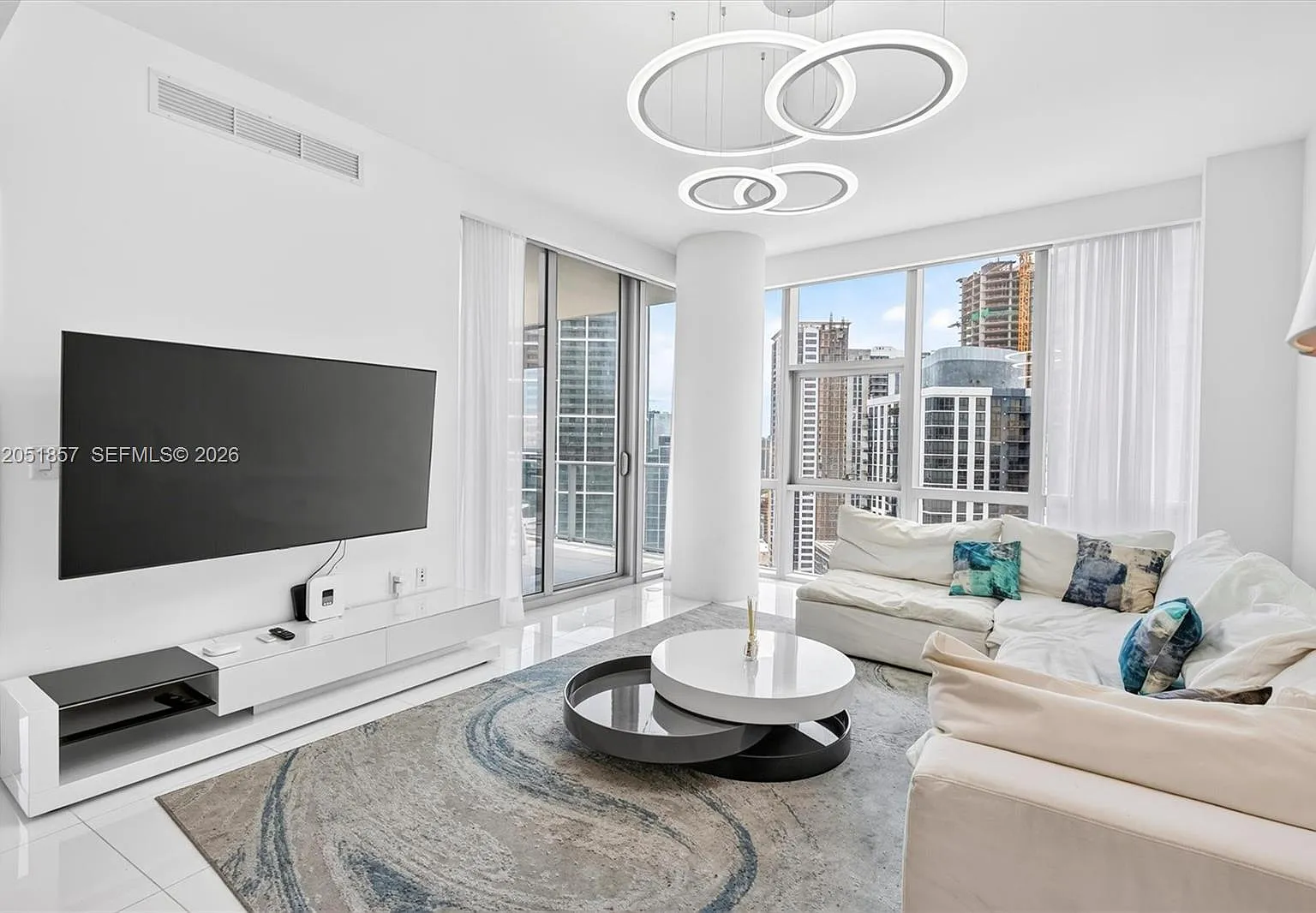 Paramount Miami Worldcent — Photo 1