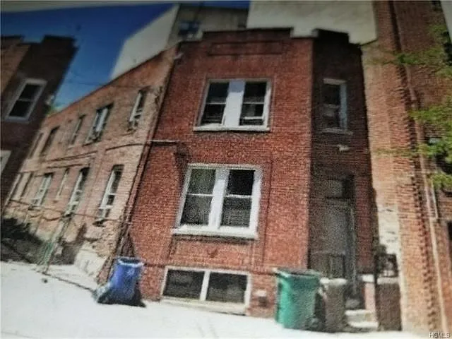 Building Photo 3