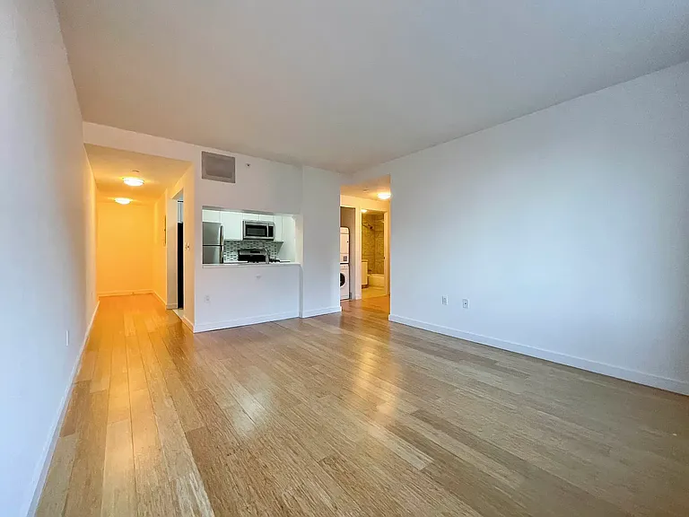 310 E 2nd St #3D — Photo 4