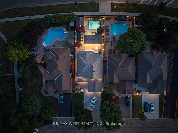 3rd image of 107 Wildhaven Cres
