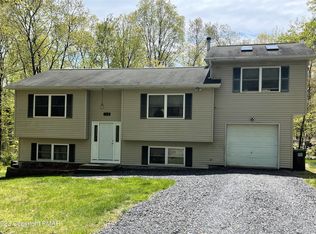149 Traverse Rd, Bushkill, PA 18328