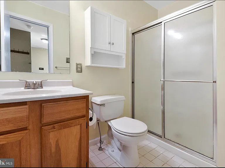 411 Derry Dr #411 — Photo 8