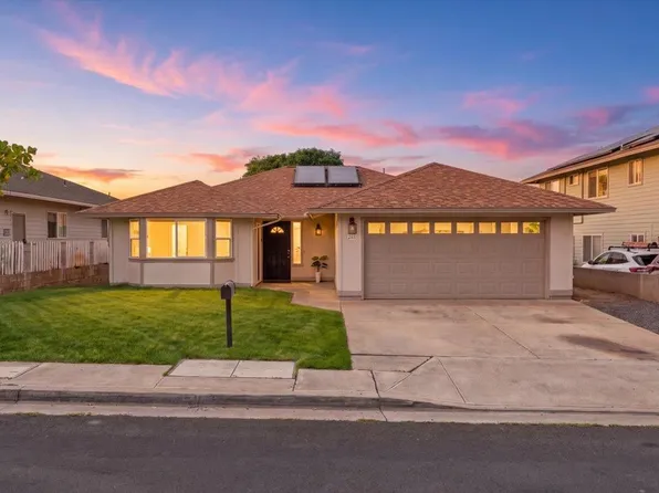 349 Kuualoha St, Kahului, HI 96732