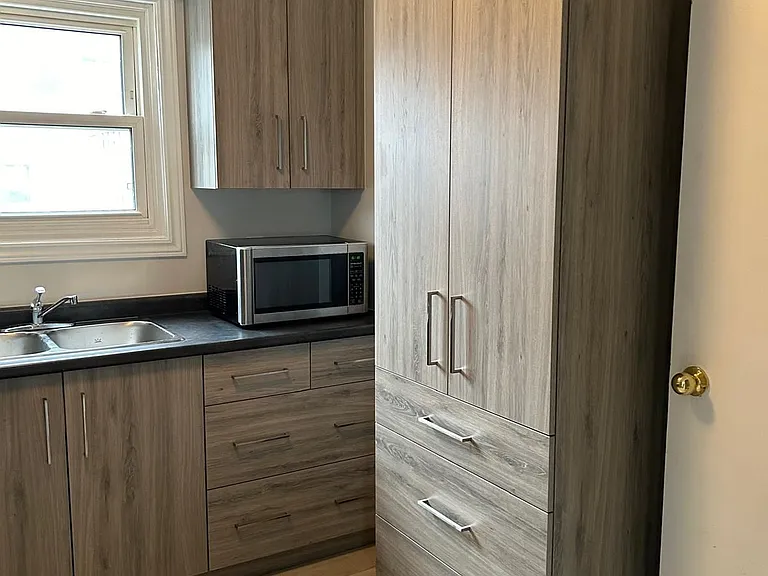 420 Pioneer Dr #3 — Photo 3
