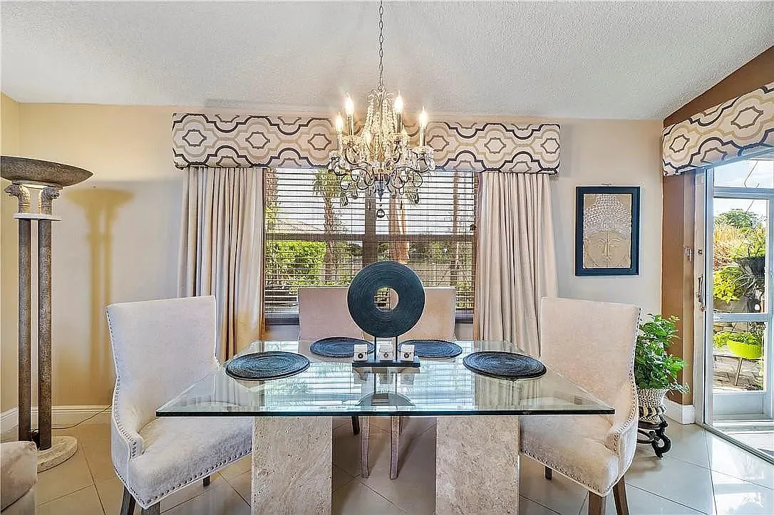 2 bed, 1365 sqft, $2,700 — Photo 4