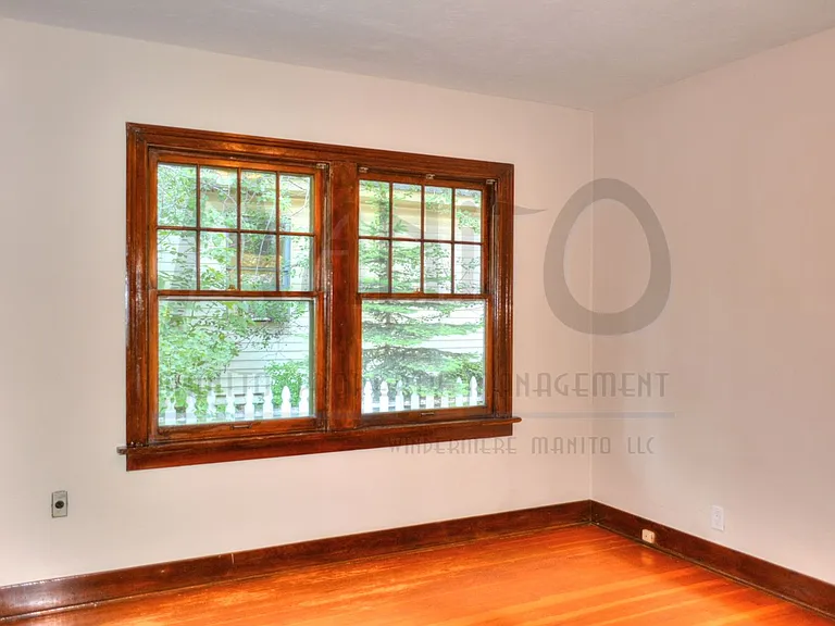1604 E 11th Ave — Photo 10
