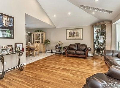 4th image of 1182 Woodland Ln