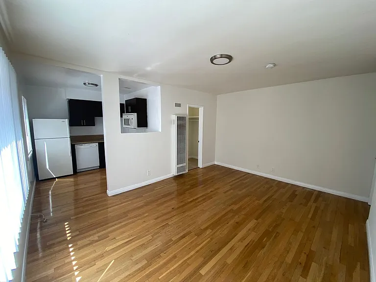 2555 S Sepulveda Blvd — Photo 17