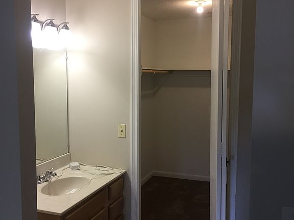 5th image of 1401 Warwick Ave APT 320