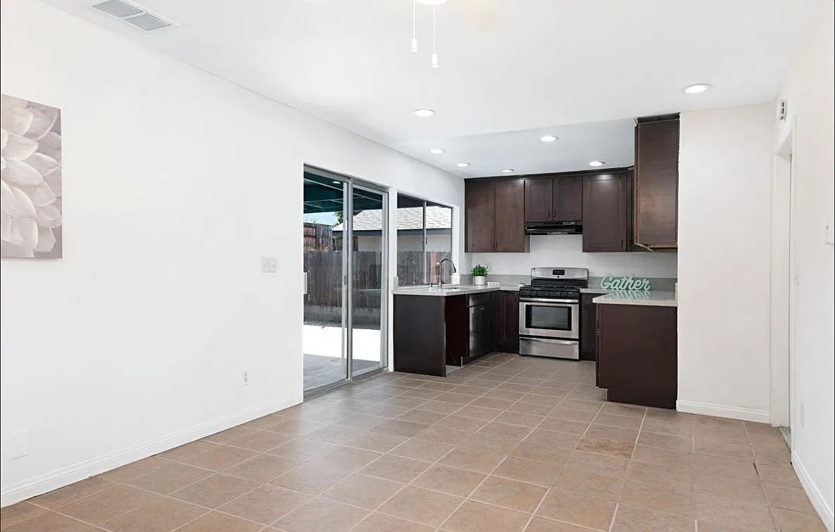 A710 Hillward St — Photo 3