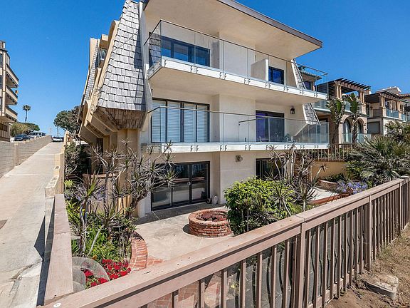2nd image of 703 Esplanade Unit 3
