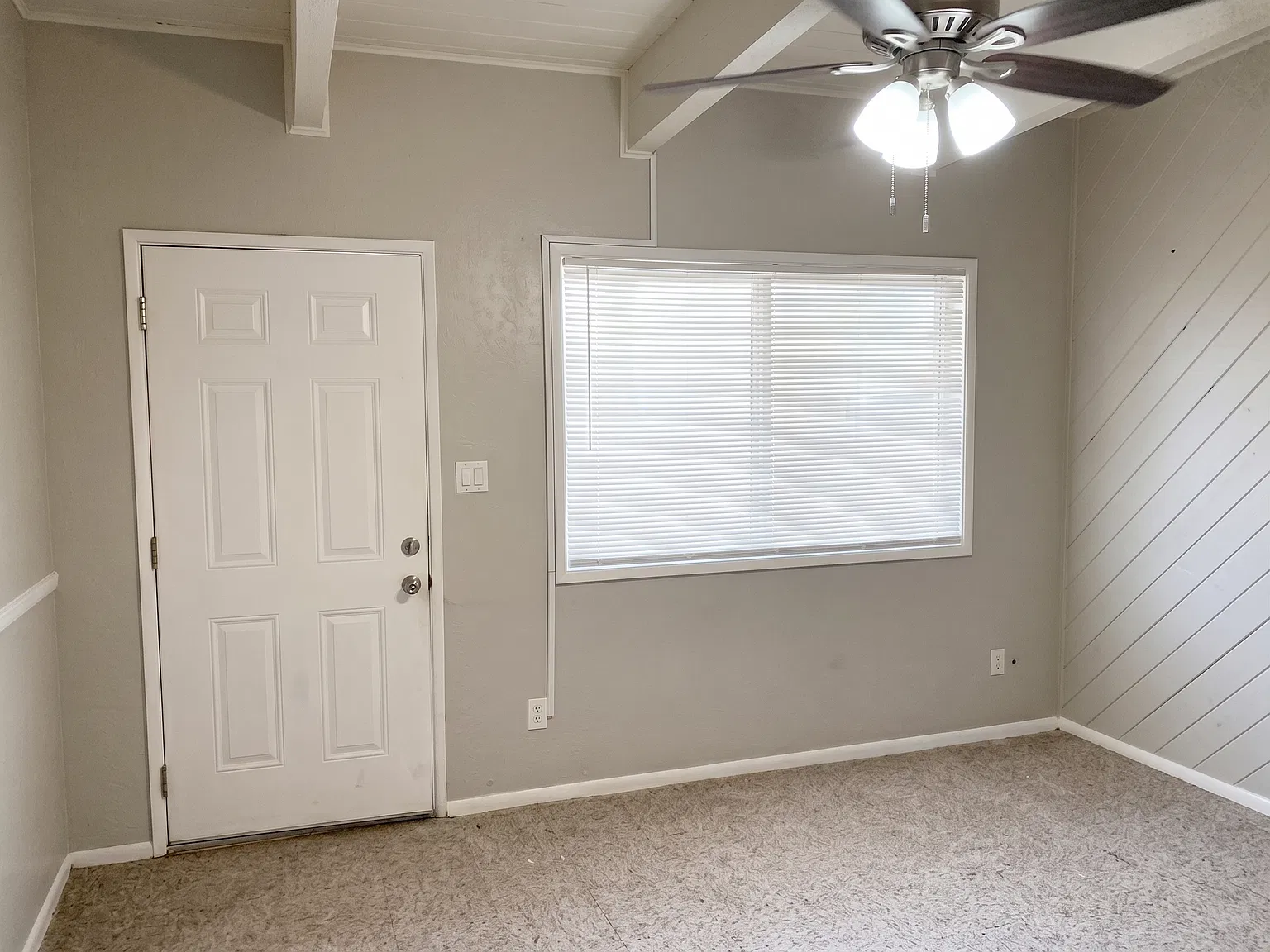 2 bed, 700 sqft, $1,050 — Photo 2