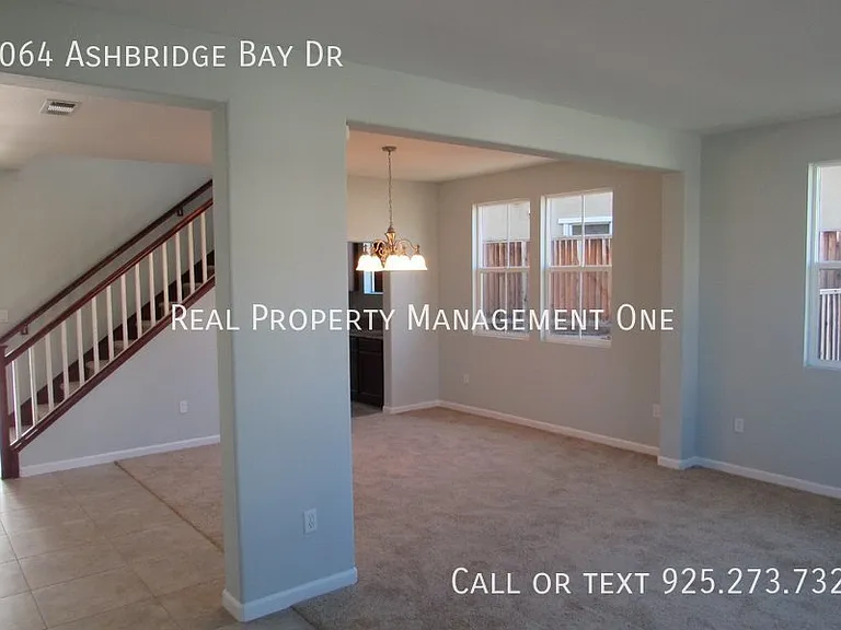 1064 Ashbridge Bay Dr — Photo 5