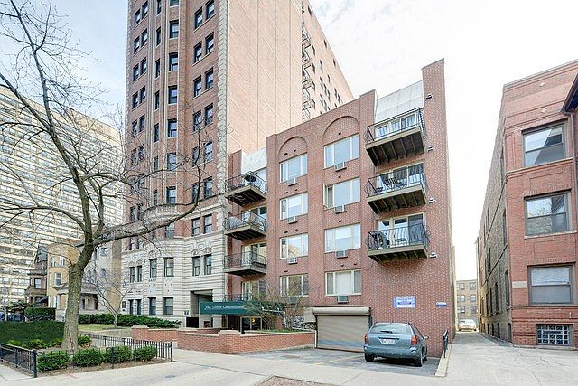 1st image of 435 W Oakdale Ave APT 4D