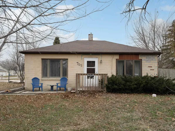 705 Burr Oak Ave, Evansdale, IA 50707