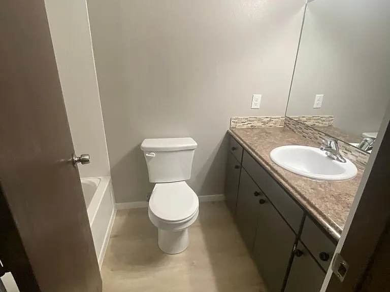 1335 Woodglen St NE — Photo 8