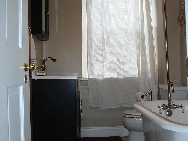 160 Levering St — Photo 8