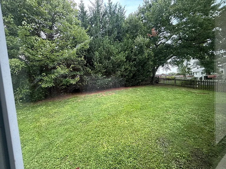 1835 Clarke Blvd — Photo 38