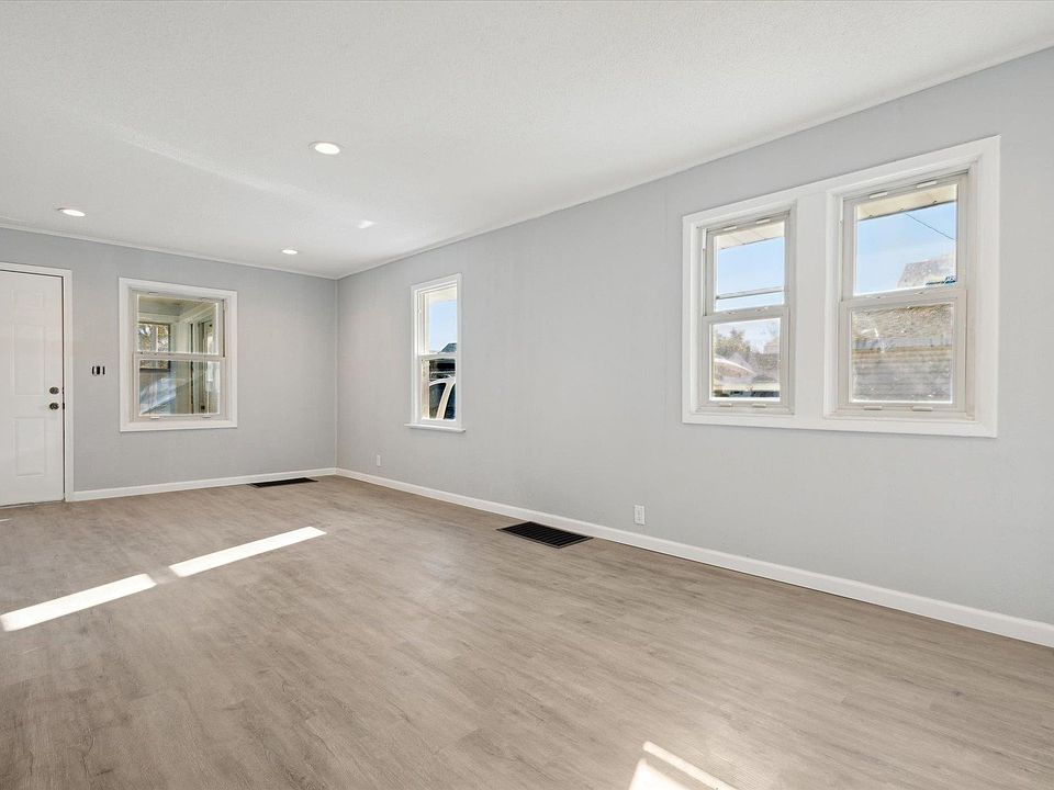 915 Forest Ave, Mishawaka, IN 46545 Zillow