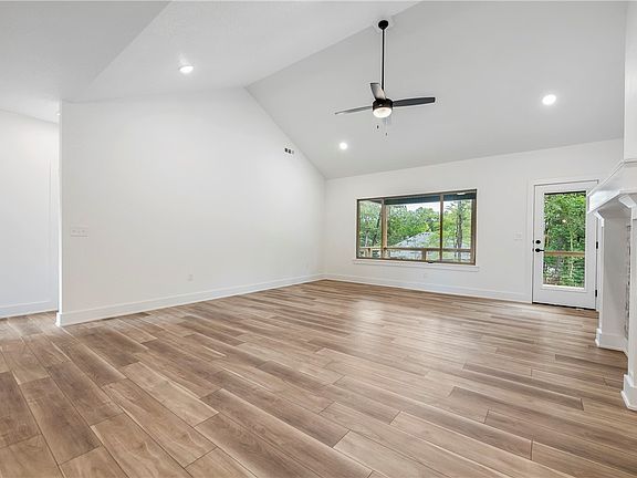 4th image of 12 Walney Dr