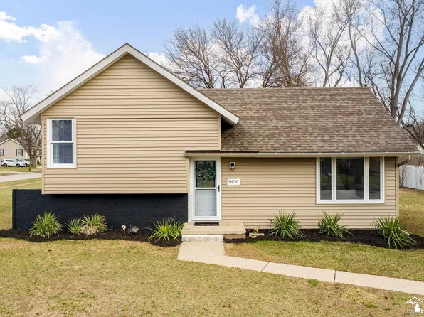 3636 Sussex Dr, Lambertville, MI 48144