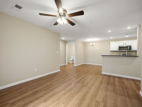 4th image of 2319 Lantern Ridge Dr #2