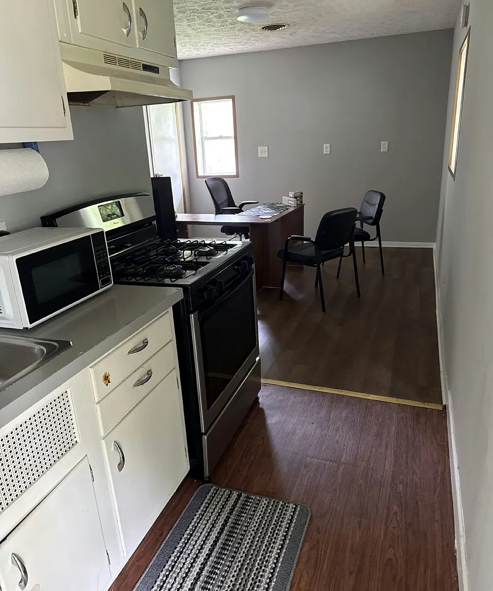 1 bed, 1.0 bath, $995 — Photo 1