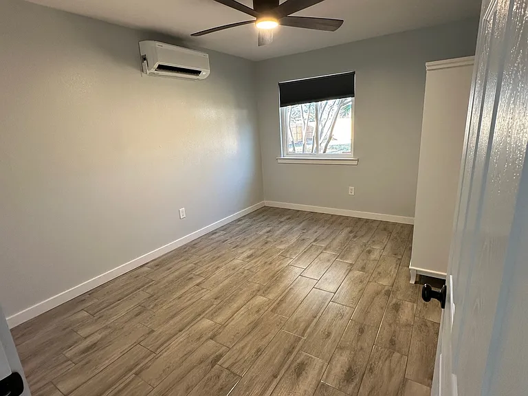 103 N Lovers Ln #A — Photo 22