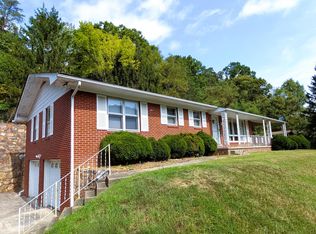 2802 Winterberry Ave, Covington, VA 24426
