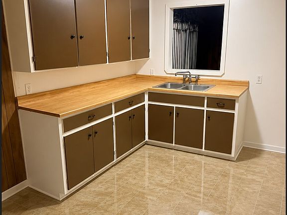 2nd image of 1019 Ruby Ln