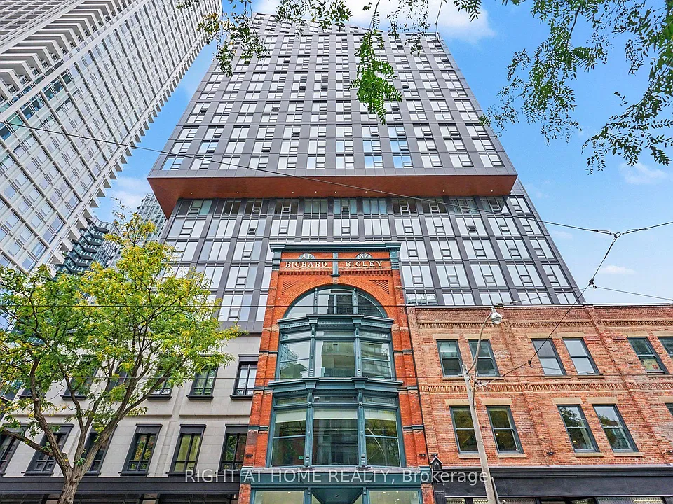 100 Queen St E #3009