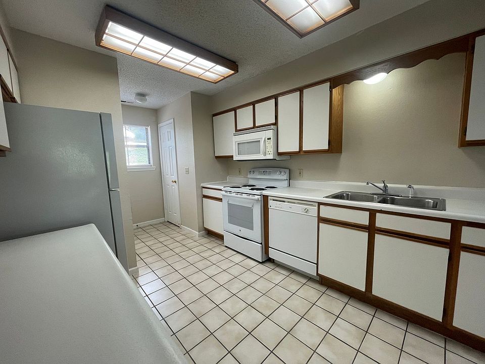 1st image of 350 S Wildwood Dr APT D3