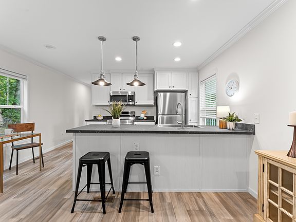 5th image of 569 Ridge Crest Ln