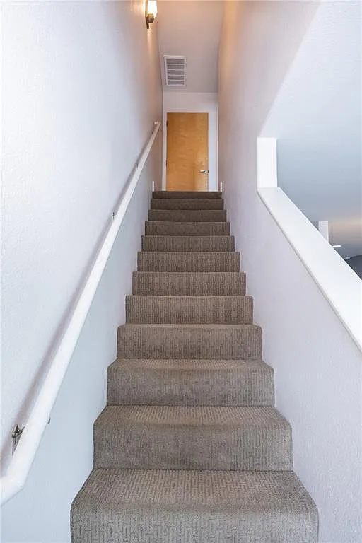 2 bed, 2.5 bath, 1018 sqft, $1,650 — Photo 3