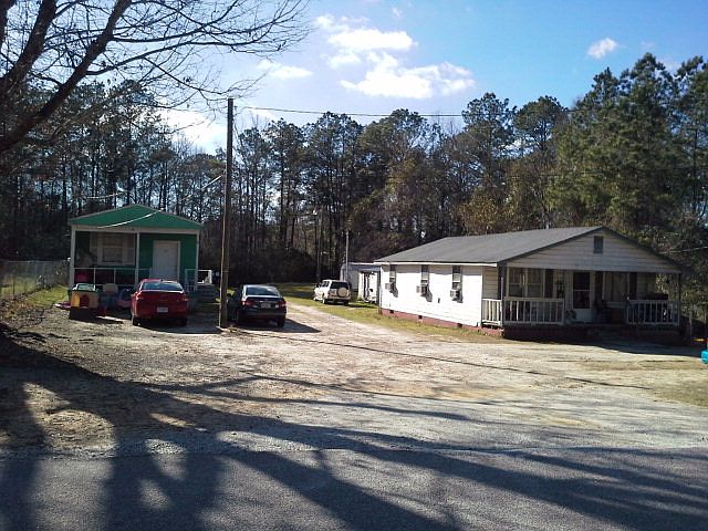 2nd image of 140 Lee Rd 883