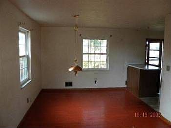 2nd image of 2022 Bluebird Dr