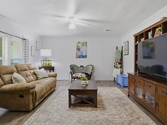 5th image of 448 W Waco Ave